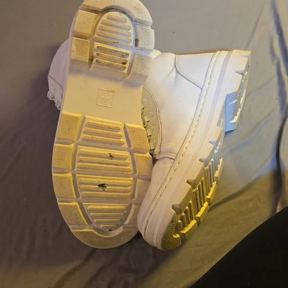 Dr. Martens White Combs Boot - Picture 4 of 5